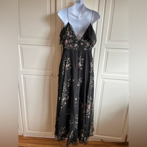 Jenny Yoo Cassie
Flutter Sleeve
Surplice Gown
Black with Floral Pattern. - Picture 17 of 17